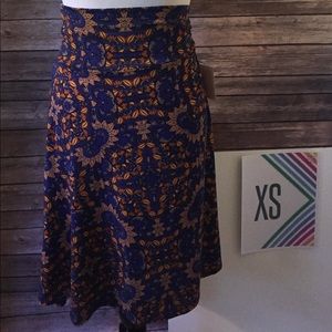 NWT LuLaRoe Azure Skirt Size XS Navy w gold design